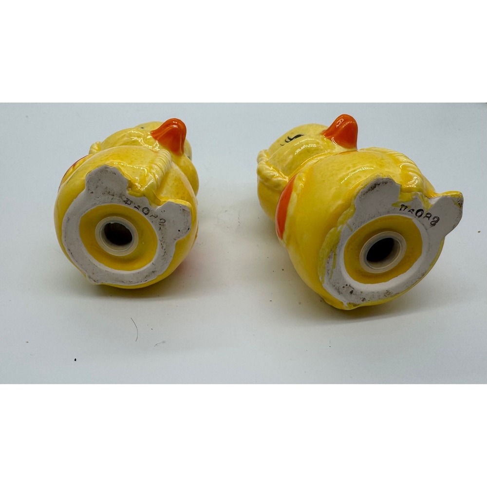 Vintage Ceramic Yellow Duck Salt and Pepper Shakers - Picture 6 of 9